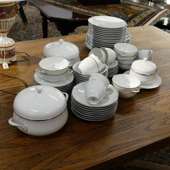 HUTSCHENREUTHER DINNER SERVICE, WHITE WITH PLATINUM BAND ....