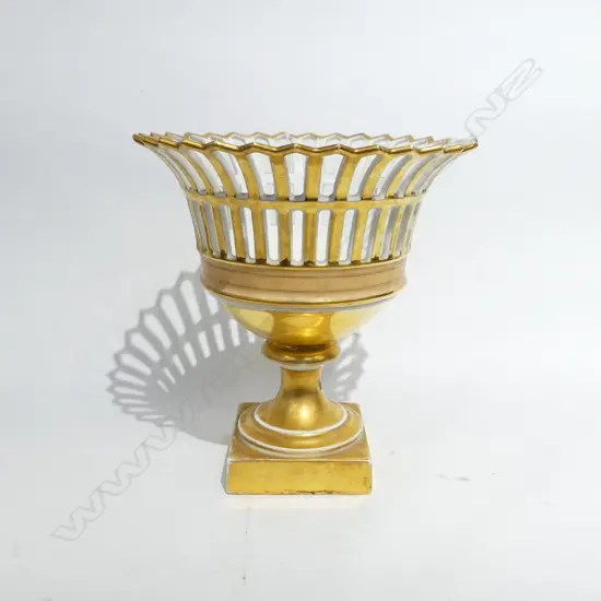 19TH CENTURY FRENCH GILDED PORCELAIN RETICULATED CORBEILLE COMPOTE (A.F) H. 240 DIA 225MM
