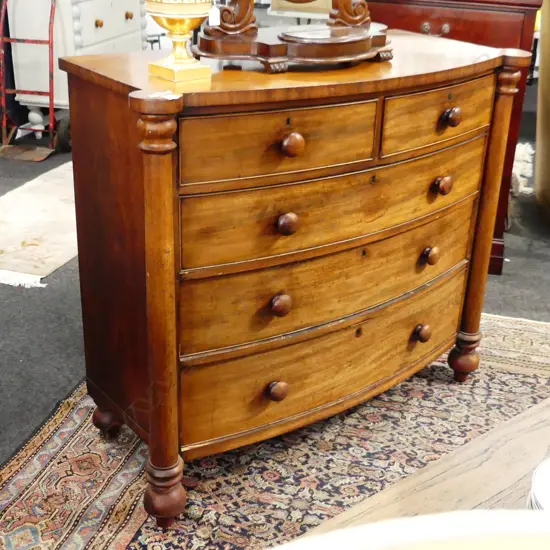 VICTORIAN MAHOGANY BOW FRONT 5 DRAWER CHEST