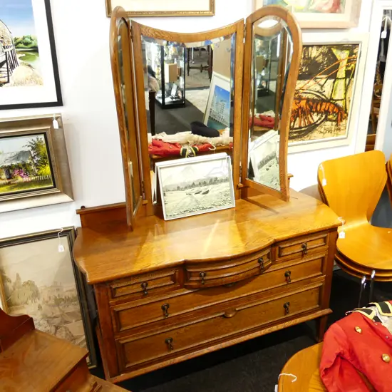 OAK DRESSING TABLE w. 3 WAY MIRROR 1280x520mm