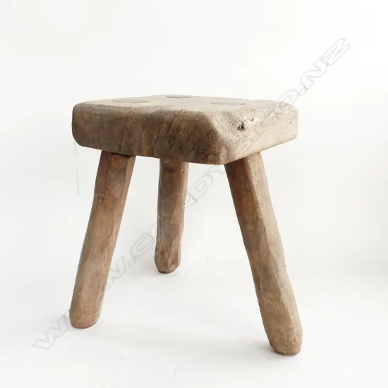 SMALL 3 LEGGED WOOD MILKING STOOL H310MM