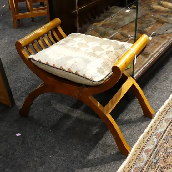 X-STOOL W SLATS & KELIM CUSHION