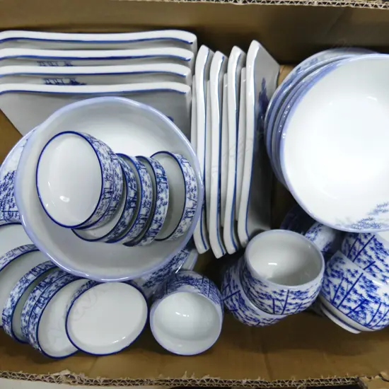 BOX ORIENTAL BLUE & WHITE CHINA - ALL BLUE LEAFY PATTERN