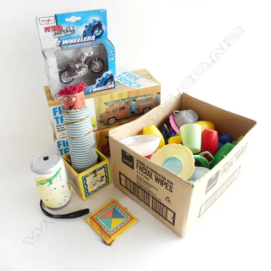 LOT ASST BOXED T/PLATE FIRE ENGINES/PLASTIC TEA SETS ETC 