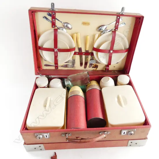 VINTAGE PICNIC CASE & CONTENTS L490MM