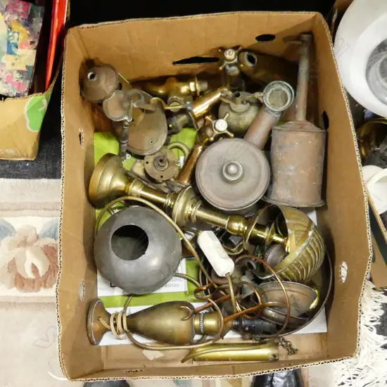BOX OLD BRASS INCL. LANTERNS,TAPS,HARDWARE,LAMP BASES