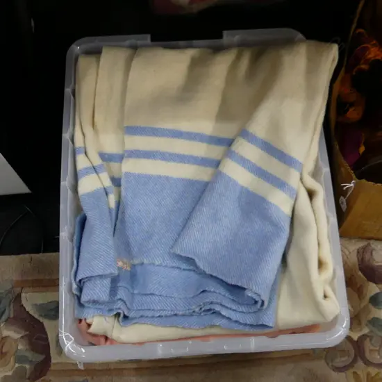 BOX LOT 4 WOOLLEN BLANKETS