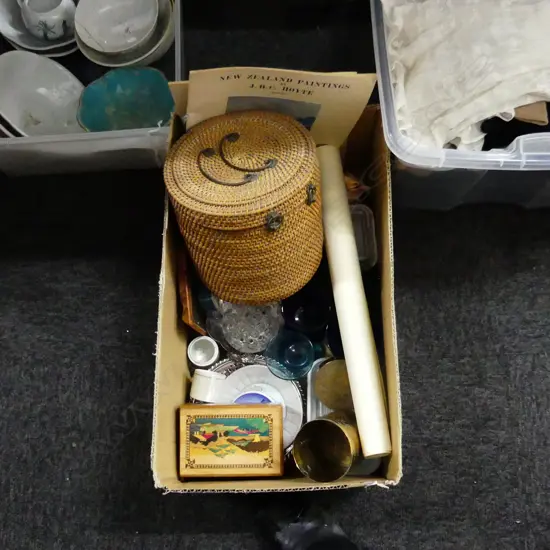 BOX ASST INCL VINTAGE COLOURED GLASS ETC..