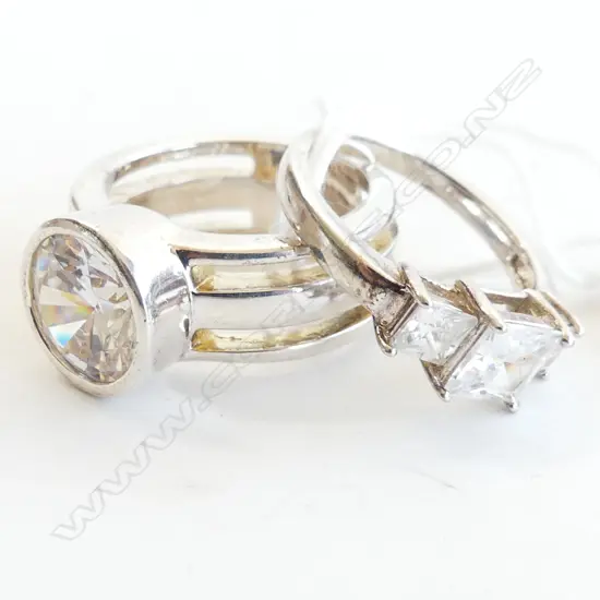 2 CZ COSTUME JEWELLERY RINGS SIZE O