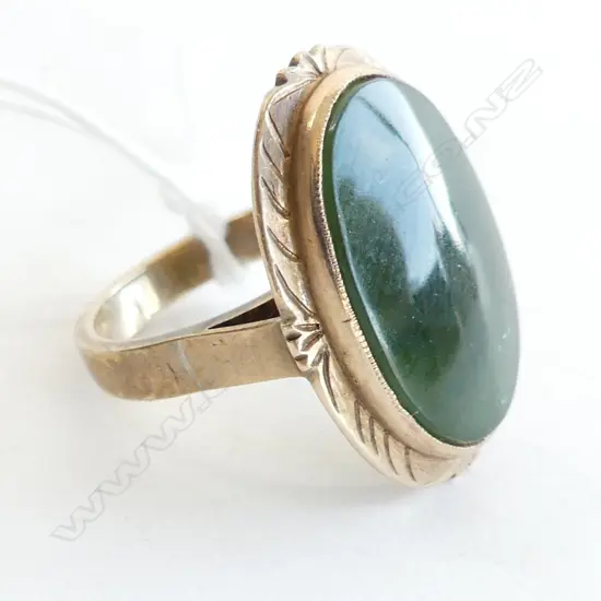 9CT GOLD & LGE POUNAMU PANEL DRESS RING 7.54gms