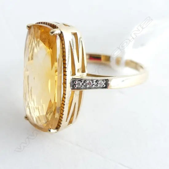 9CT YELLOW GOLD CITRINE? & DIAMOND RING 4GM