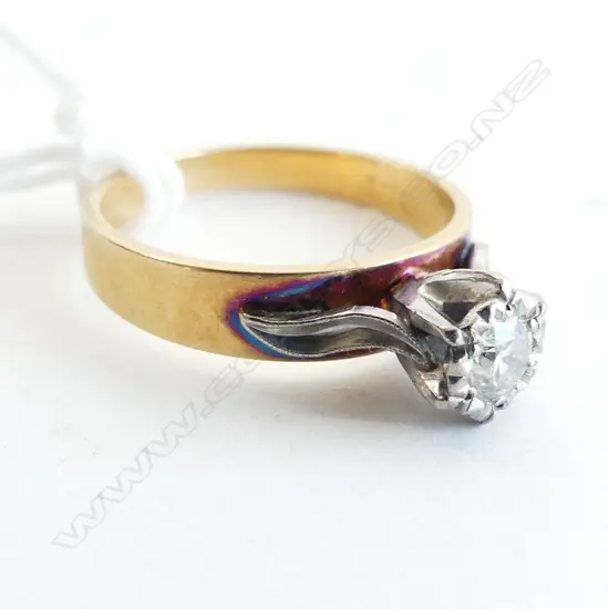 VINTAGE 18CT GOLD & SOLITAIRE DIAMOND RING 3.2gms