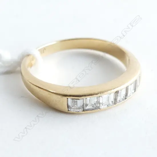 18CT YELLOW GOLD & 6 BAGUETTE DIAMOND RING 3.96GM