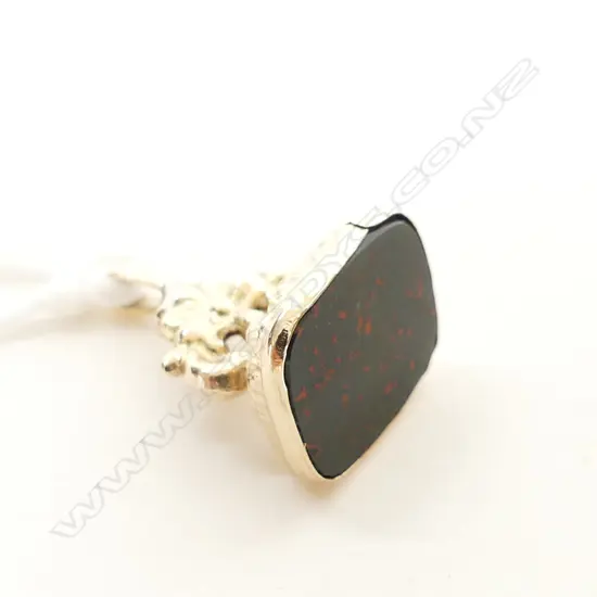 9CT GOLD SET BLOOD STONE SEAL PENDANT 1.8GMS