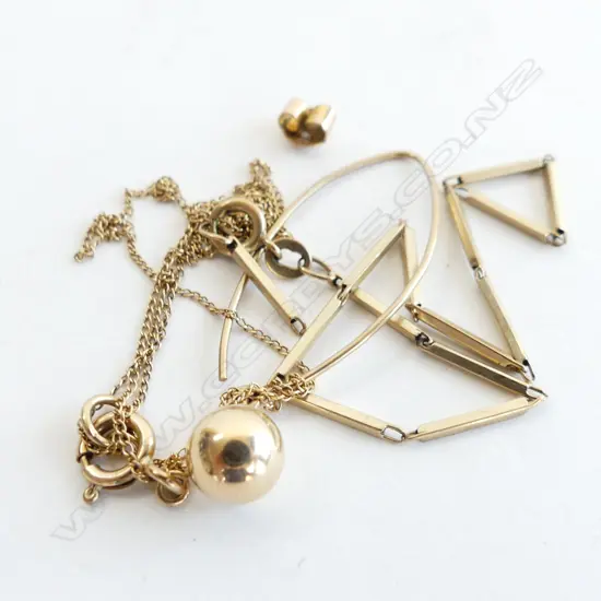 9CT GOLD. FINE CHAIN + EARRING + BRACELET A.F + 14K EARRING BUTTERFLY 3.58gms