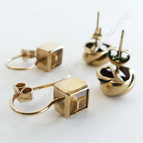 2 PRS 9CT EARRINGS; KNOT DESIGN & CUBE with CITRINE? 5.55gms.
