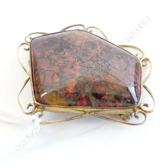 9CT GOLD FRAMED MOSS AGATE BROOCH TOTAL WIEGHT 13GMS 