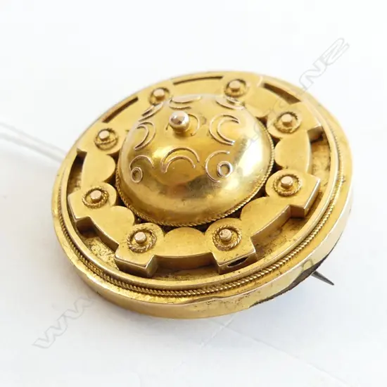 VICTORIAN GILDED 15CT EUTRUSCAN TARGET BROOCH D.35mm. 9.35gms