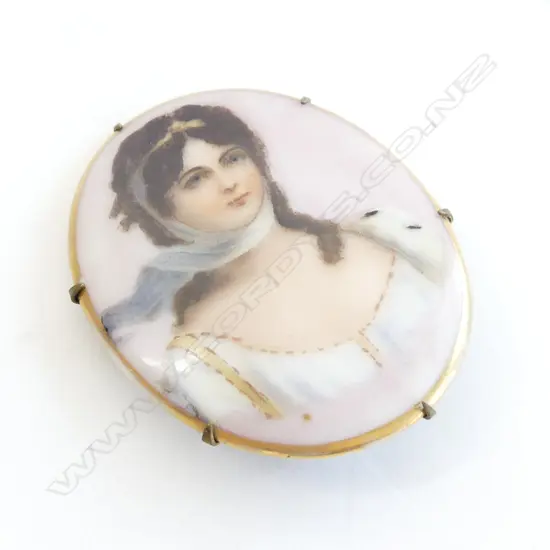 HAND PAINTED PORCELAIN BROOCH