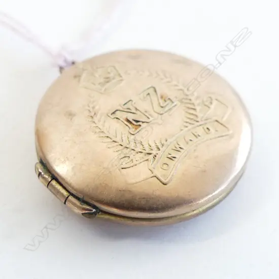 9CT GOLD NZ SERVICE LOCKET TOTAL WIEGHT 3,9GMS
