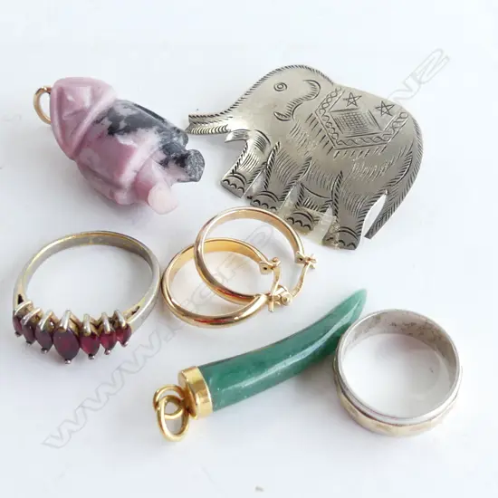 6 PCES JEWELLERY; PR 9CT HOOP EARRINGS 1.4 GRAMS, 2 RINGS, 2 PENDANTS, ELEPHANT BROOCH