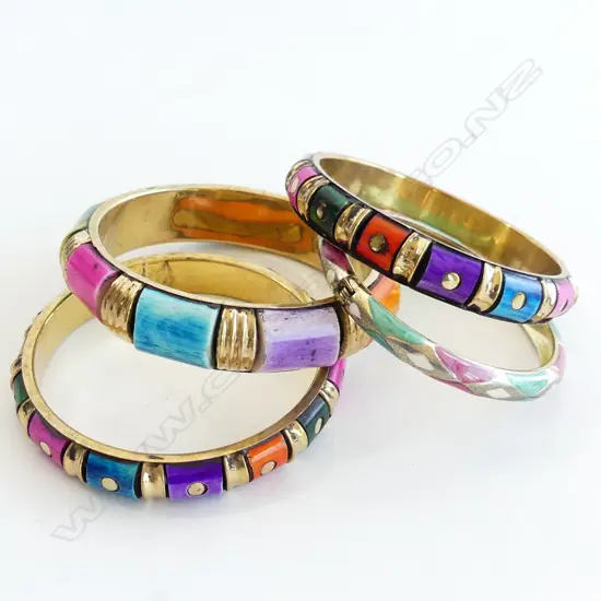 BOX 4 COLOURFUL BANGLES 