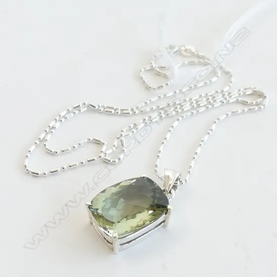 LG GREEN AMETHYST & 925 SILVER PENDANT & CHAIN 