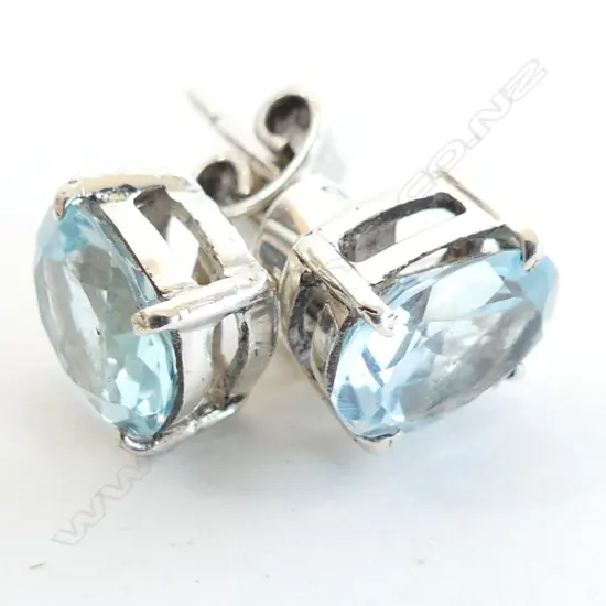 PR  BLUE TOPAZ & 925 SILVER STUD EARRINGS