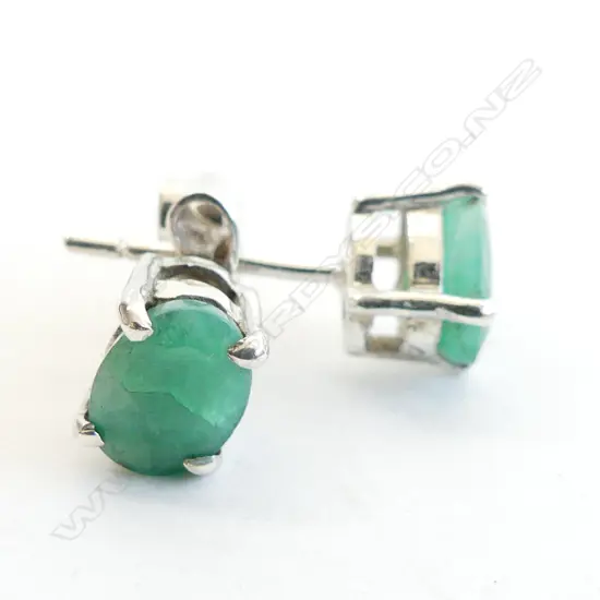 PR EMERALD & 925 SILVER STUD EARRINGS