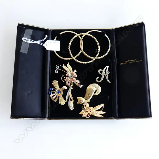 6 GP BROOCHES + 3 BANGLES