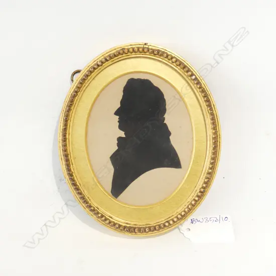 ANTIQUE 19thC GENTLEMANS SILHOUETTE; OVAL GILT FRAME 130x110mm overall 
