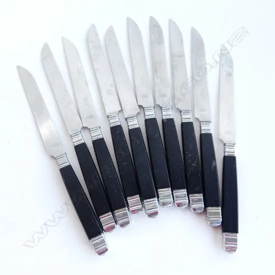 10 VINTAGE ENTREE KNIVES w. EBONISED HANDLES - TISSOT PARIS L.205mm 