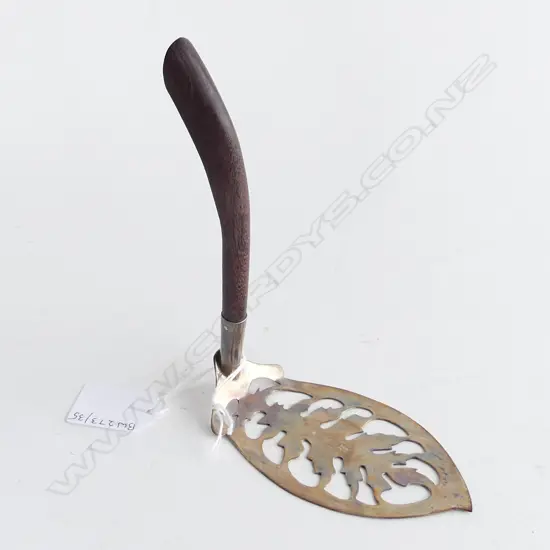S/S CAKE SERVER WITH WOOD HANDLE TOTAL W46GMS