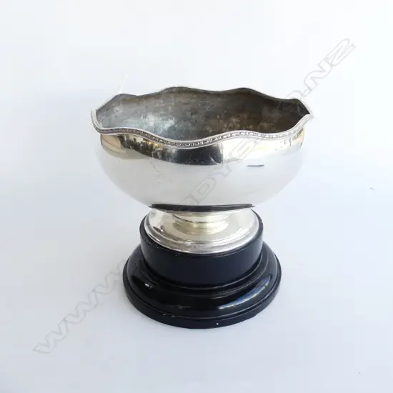 LG WALKER & HALL SILVER PLATE BOWL ON EBONISED STAND 200mm dia H.195mm