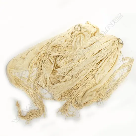 VINTAGE LACE PATTERNED SHAWL 