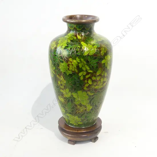 GREEN CLOISONNE VASE ON STAND H.210mm (damage to shoulder)