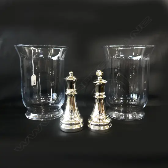 PR HURRICANE LAMPS H.195mm + PR SILVER METAL CHESS KING & QUEEN SALT & PEPPER H.145mm