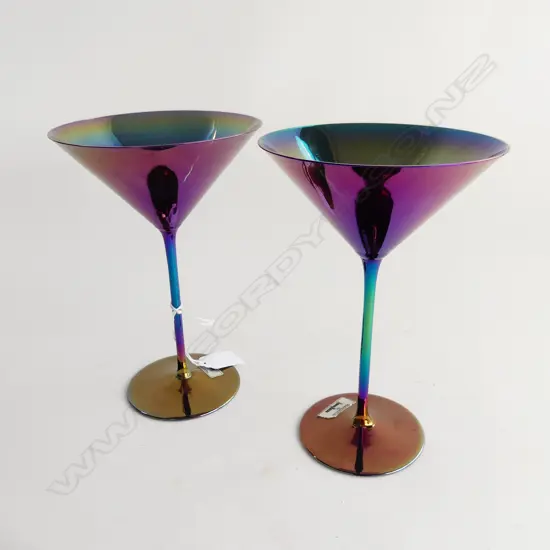 PR HAND BLOWEN IRIDESENT MARTINI GLASSES H200MM