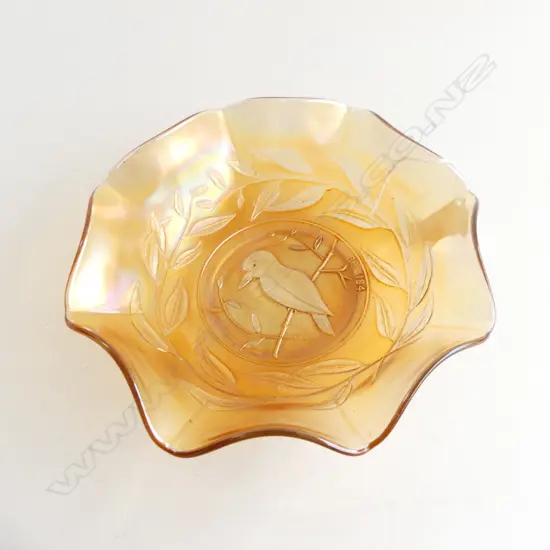 CARNIVAL GLASS BOWL WITH KINGFISHER RD 4148 D.240MM
