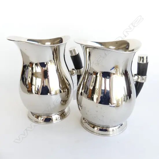 PR LG SILVER PLATE JUGS w. HORN HANDLES H.210mm