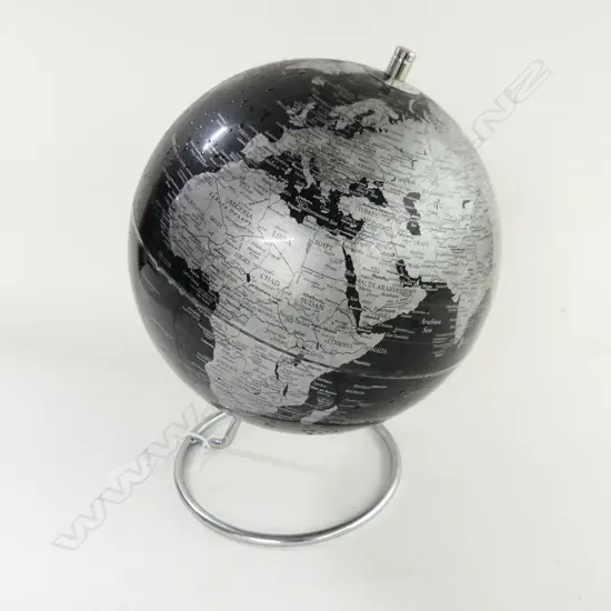 LG BLACK GLOBE ON STAND H.330mm