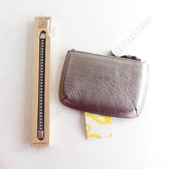 CITTA DESIGN LEATHER PURSE WITH TAGS AND ITALIAN BRACELET IN WOODEN CASE