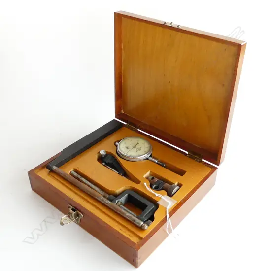 CASED MAHOGANY VINTAGE BRITISH PRESSURE GAUGE SET L190 W200