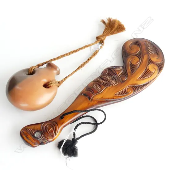 CARVED KAURI WOOD MERE  L380MM & POTTERY WALL FLASK  130MM