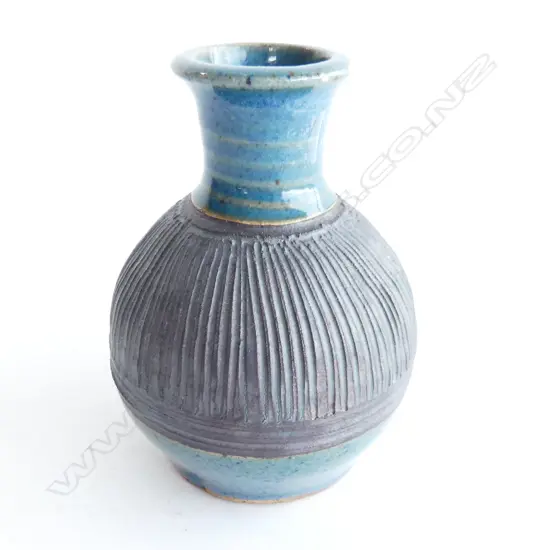 PETER STICHBURY SMALL VASE w. BARIUM BLUE GLAZE H.115mm