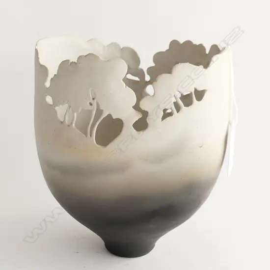 DEBBIE POINTON NZ SCULPTED POTTERY VESSELL 155mm