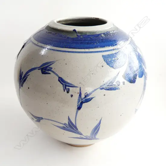 NZ STUDIO POTTERY LGE OVOID VASE BLUE BRUSHED DECORATION H.265mm marker's mark to base