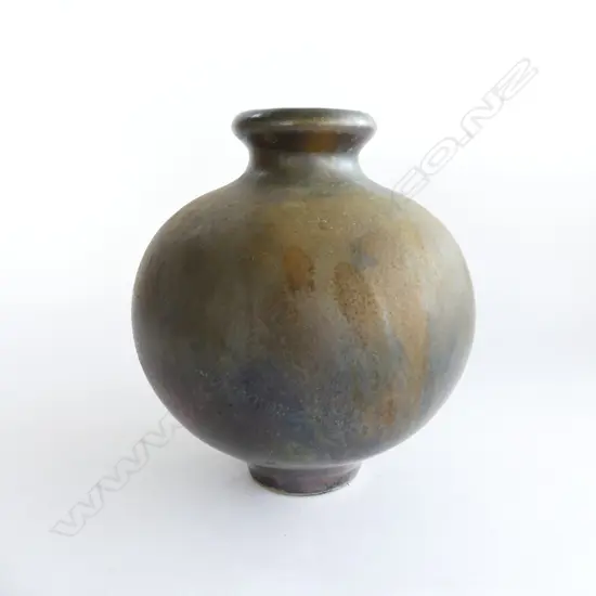 STUDIO POTTERY SPHERE SHAPED VASE H.220mm