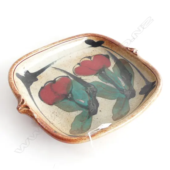 MIKE O'DONNEL TARARIKI POTTERY PLATTER RED & GREEN FLORALS L.385mm