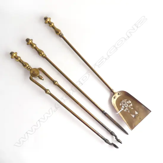 ANTIQUE BRASS 3 PIECE FIRE IRONS SET INCLUDES TONGS, SHOVEL, POKER, L.670MM